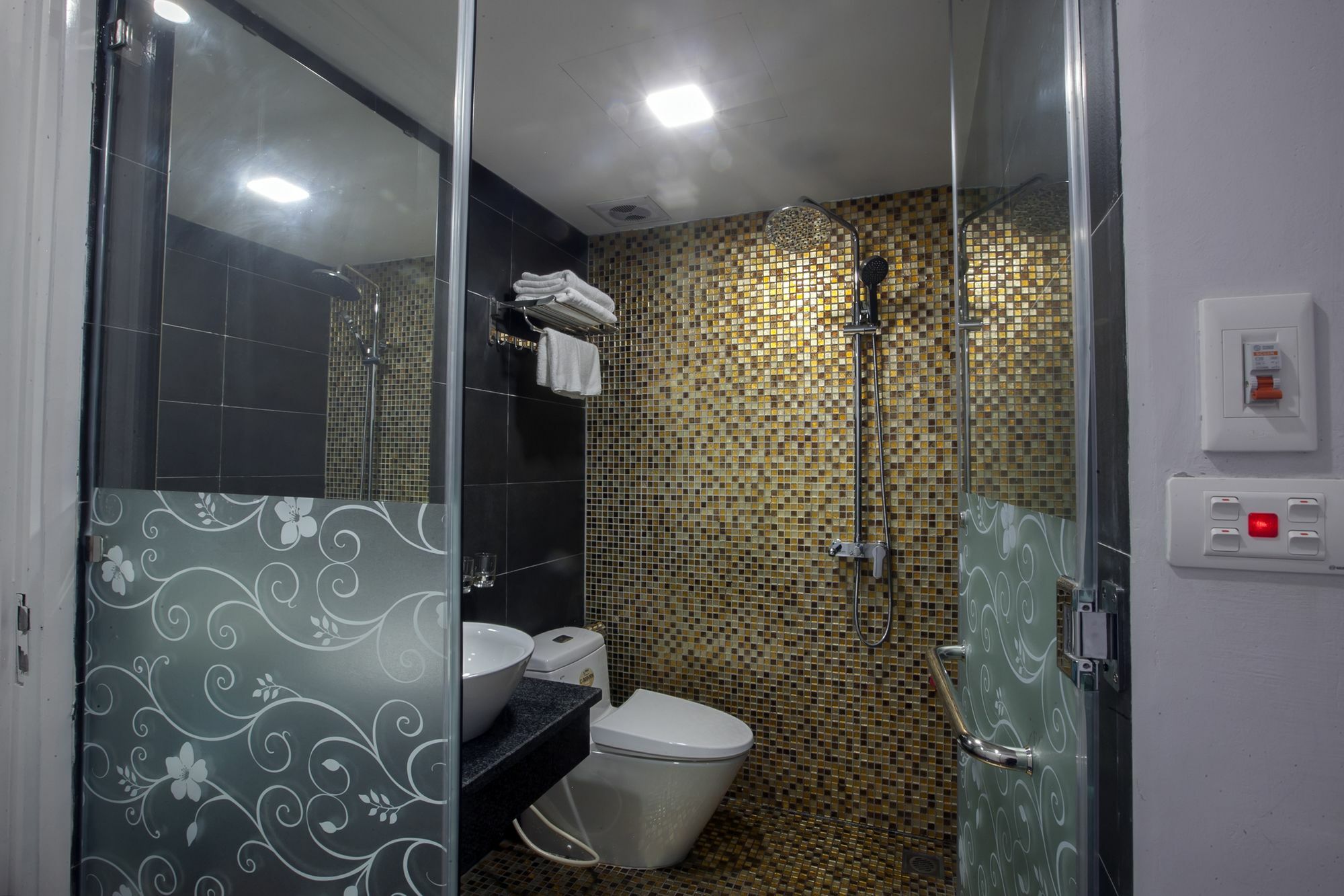 Nam Long Hotel Hanoi Exterior photo
